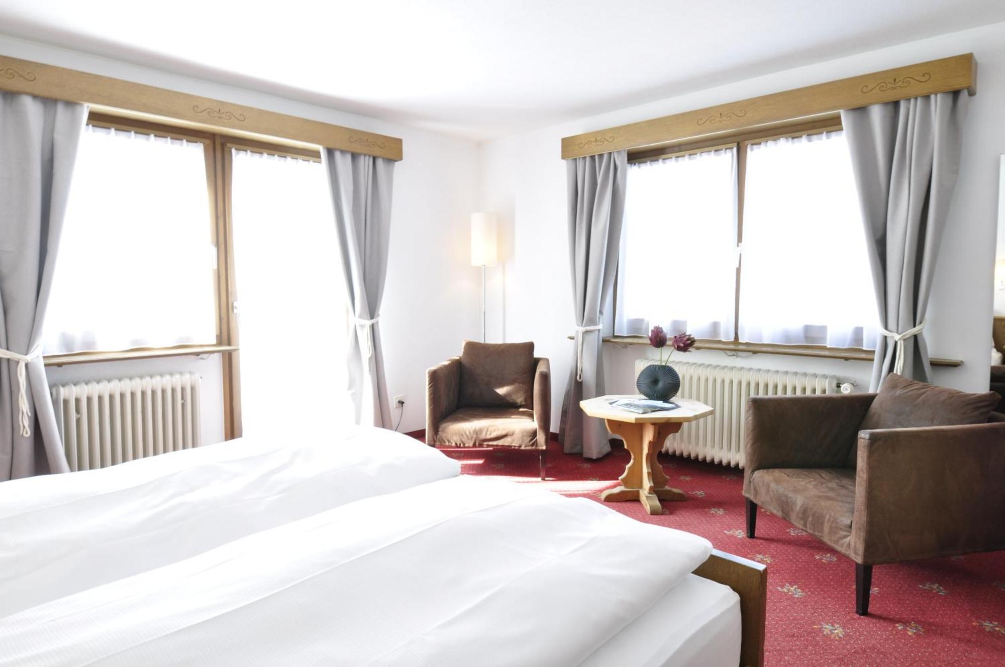 פונטרסינה Hotel Bernina מראה חיצוני תמונה