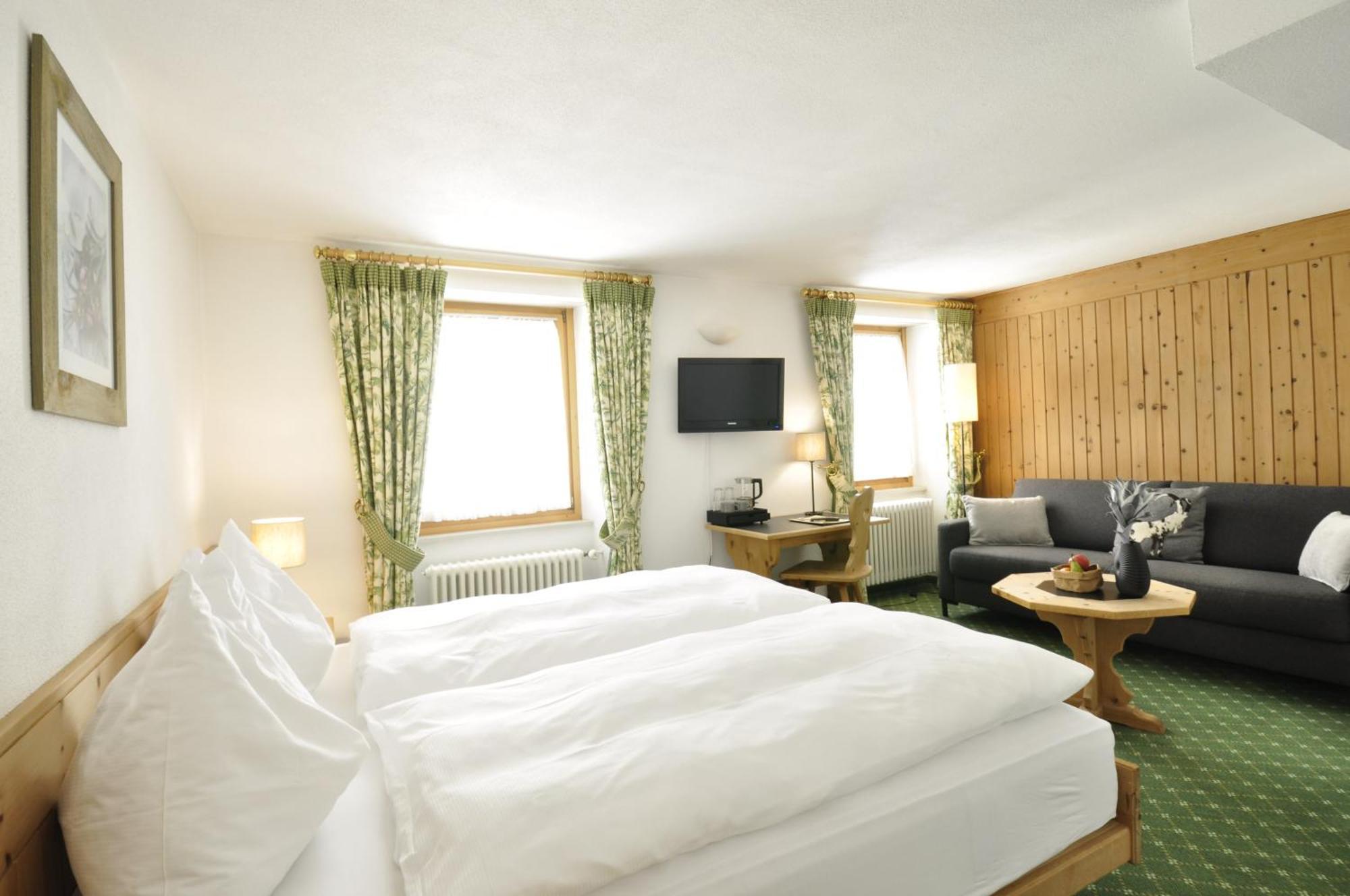 פונטרסינה Hotel Bernina מראה חיצוני תמונה