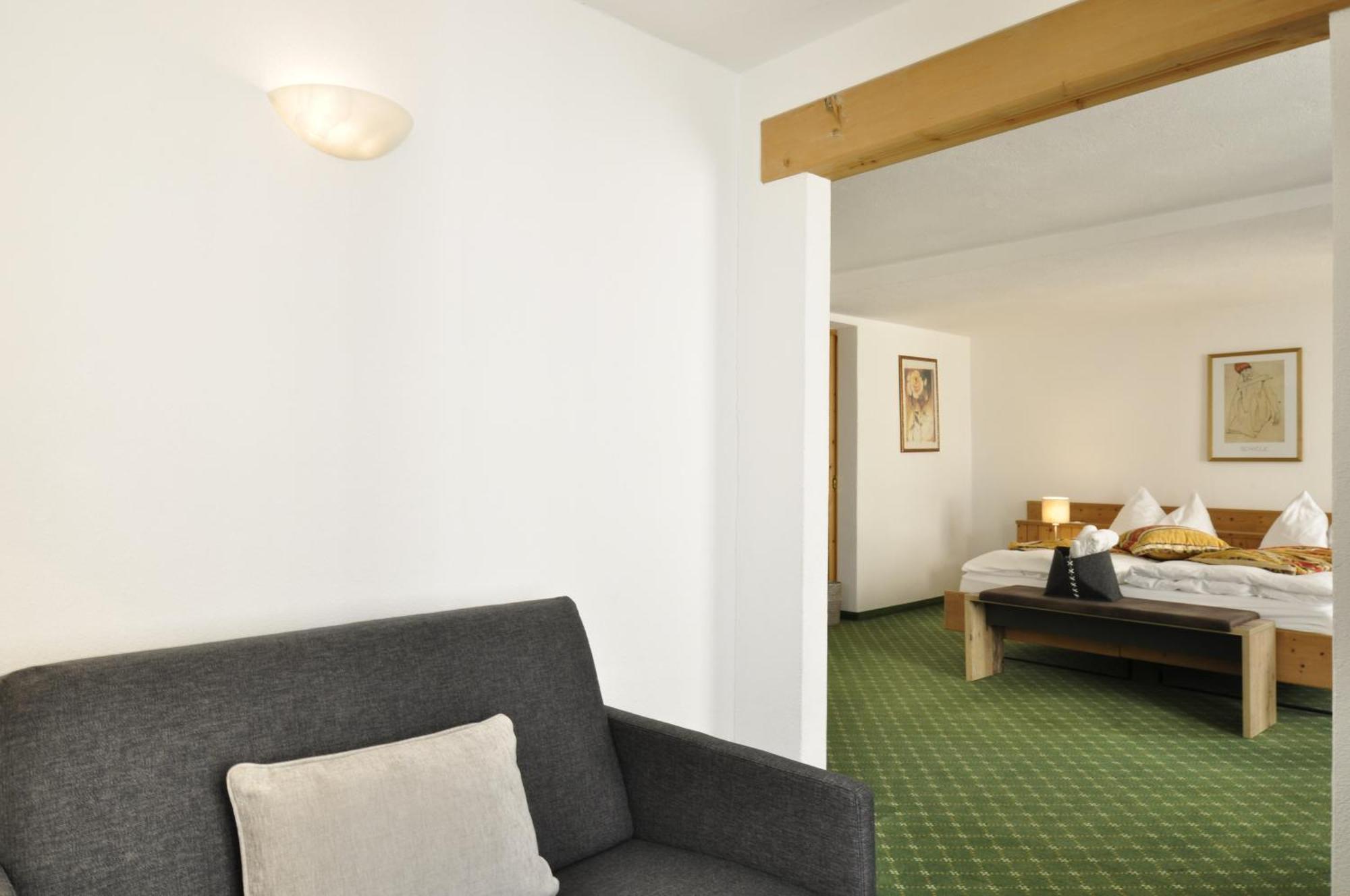 פונטרסינה Hotel Bernina מראה חיצוני תמונה