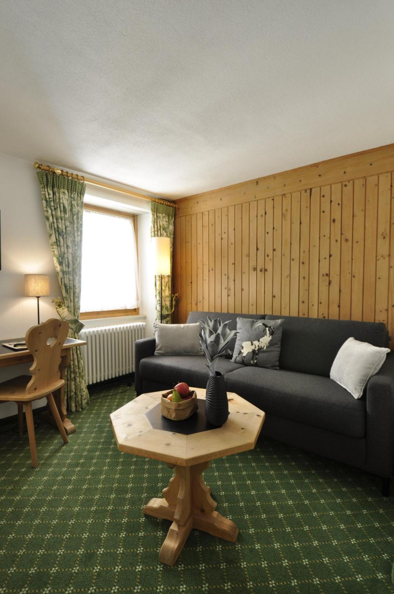 פונטרסינה Hotel Bernina מראה חיצוני תמונה