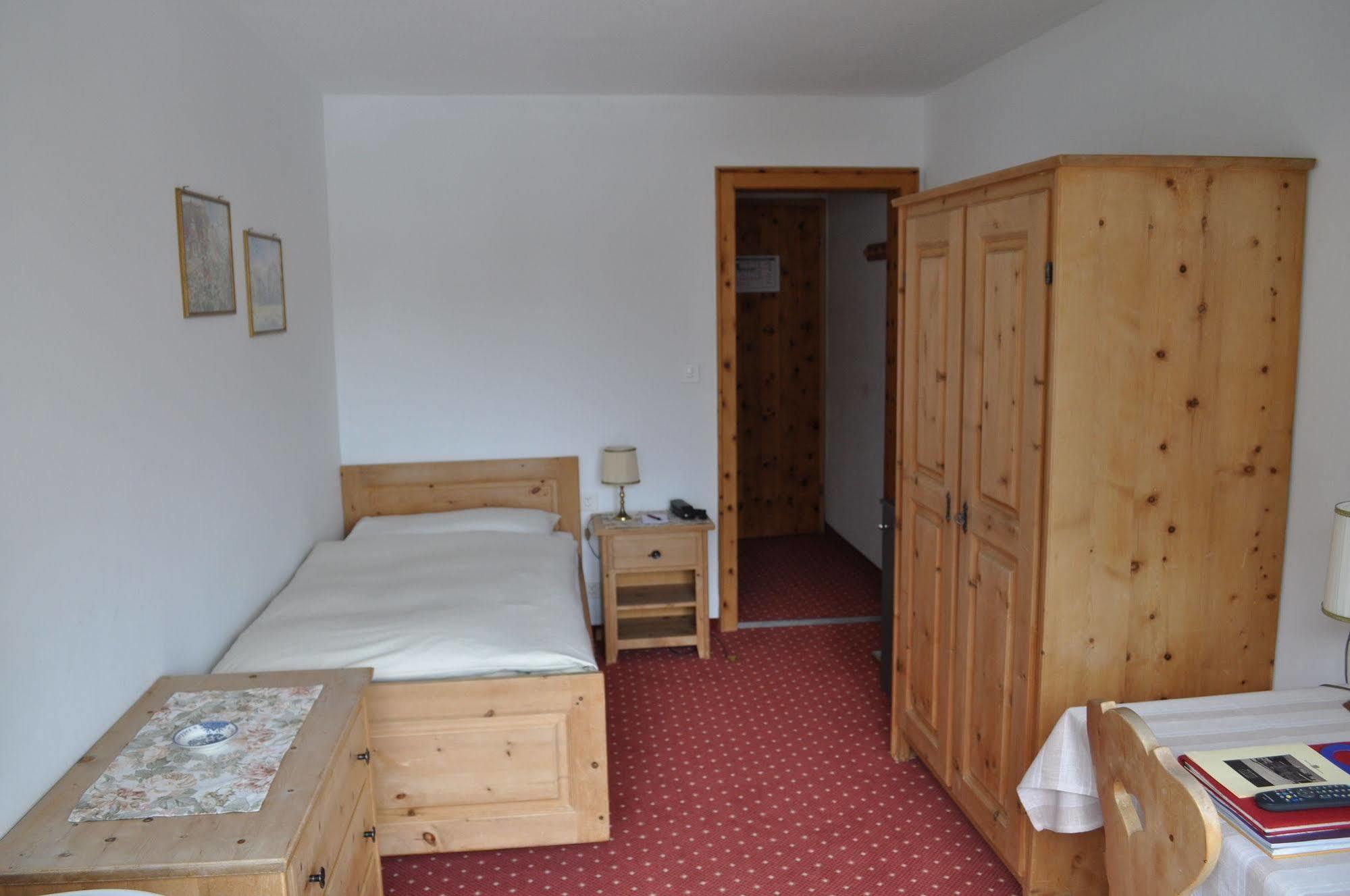 פונטרסינה Hotel Bernina מראה חיצוני תמונה
