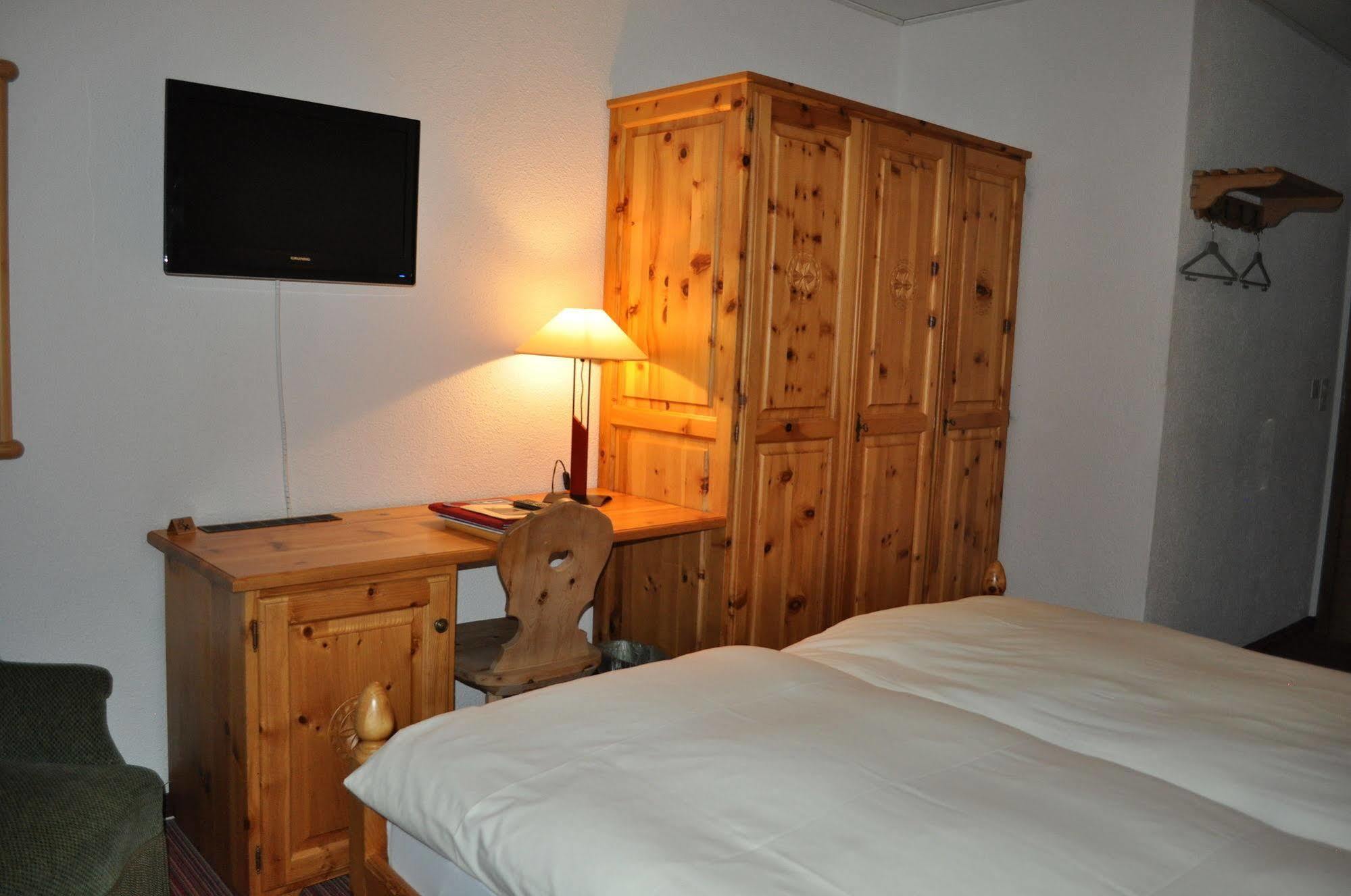 פונטרסינה Hotel Bernina מראה חיצוני תמונה