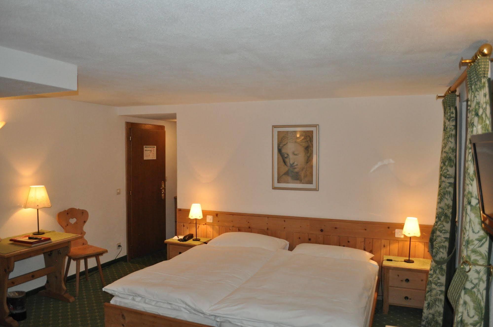 פונטרסינה Hotel Bernina מראה חיצוני תמונה