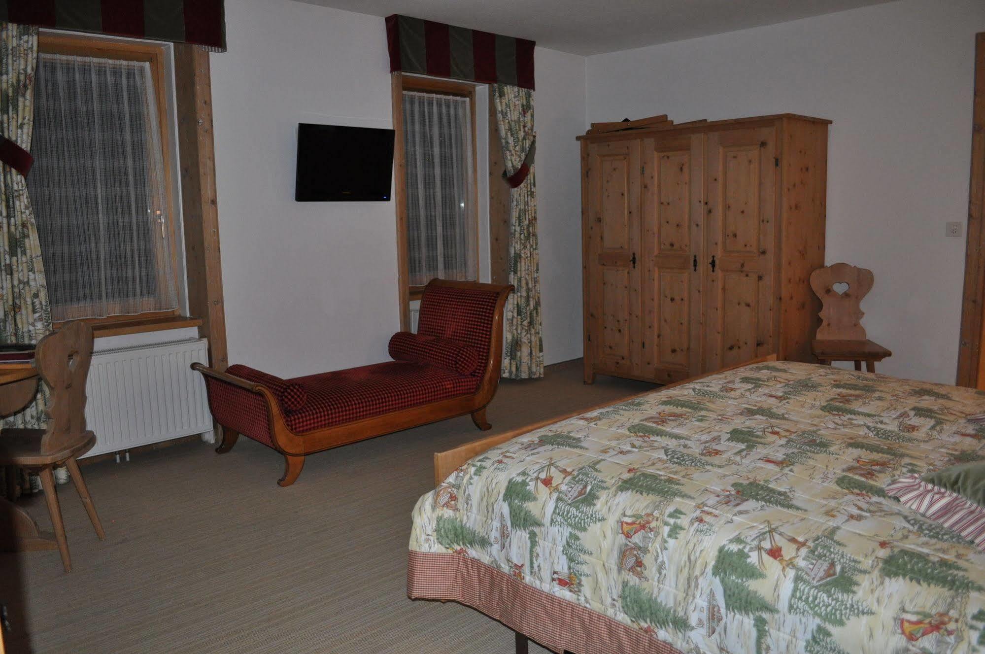 פונטרסינה Hotel Bernina מראה חיצוני תמונה